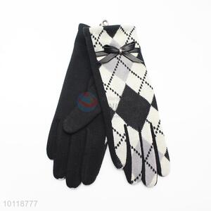 White Plaid Pattern Wool Gloves with Bowknot