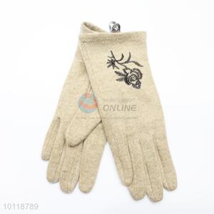 Beige Cashmere Gloves with Embroidery Flower