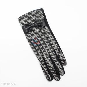 Black Ripple Pattern Wool Gloves with Bowknot