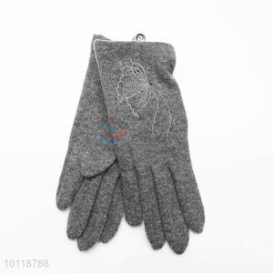 Gray Cashmere Gloves with Embroidery Butterfly