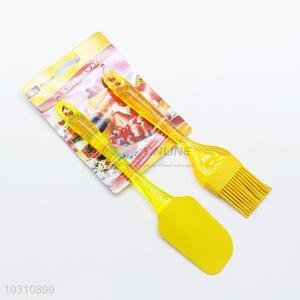 Great popular low price colorful fashion style yellow silicone scraper&brush
