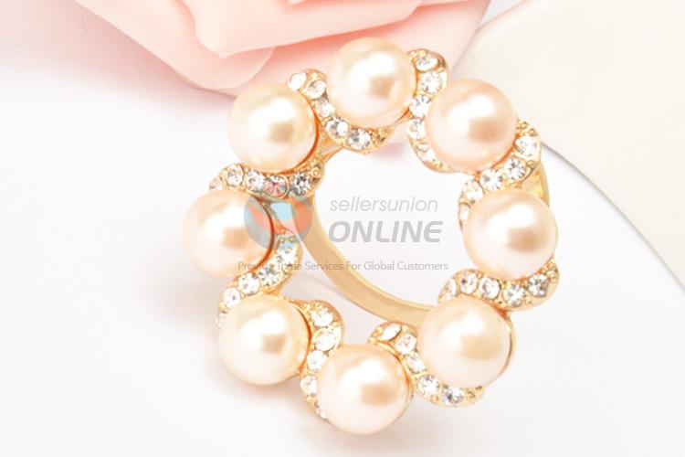 Recent design popular cheap pearl scarf buckle