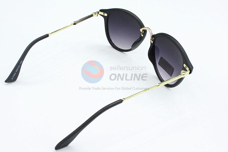 Direct Factory Black Lens Fashion PC Sunglasses for Vacation