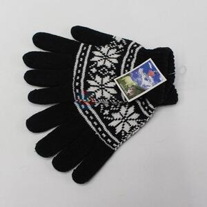 Customized knitted gloves