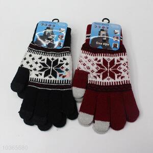 Lovely design knitted gloves
