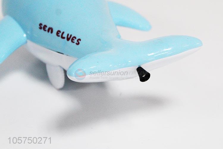 塑料海豚玩具