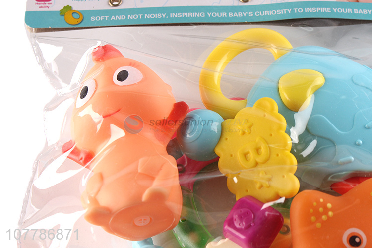 Wholesale cartoon baby bath toys plastic swimming toy
