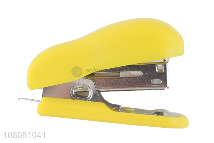 Good quality office school supplies mini colorful desktop stapler wholesale