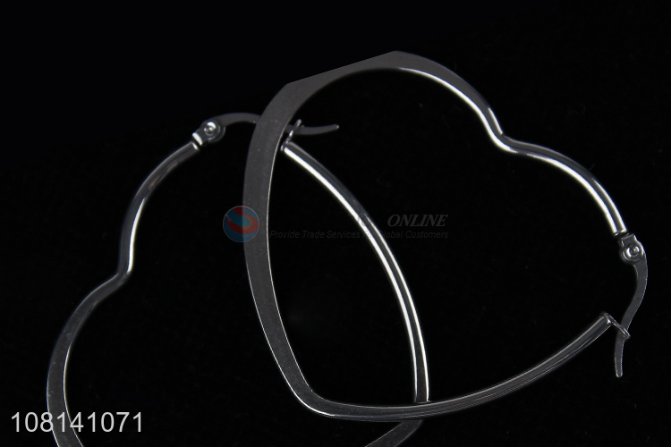 Delicate design heart shape hoop earrings for women jewelry