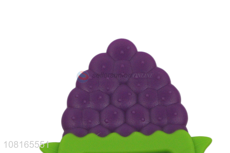Yiwu market grape shape food grade baby teether toys