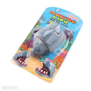 Factory direct sale mini shark biting hand toys wholesale