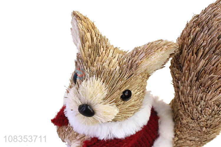 Factory supply squirrel grass crafts animal figurines for decor