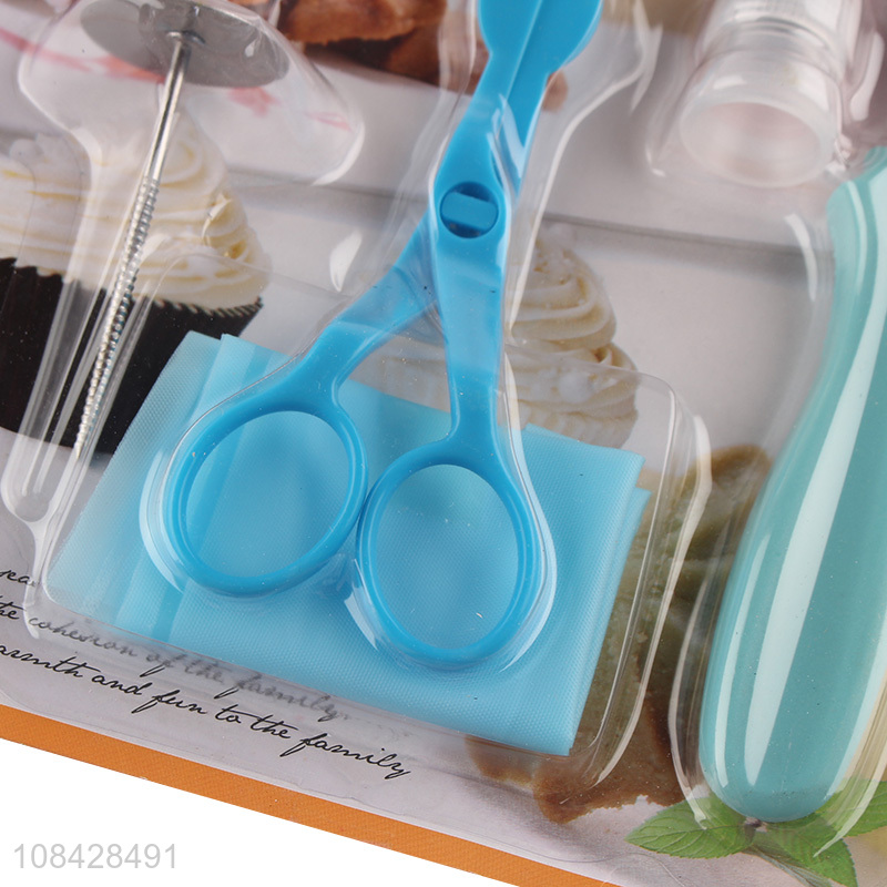China OEM ODM kitchen baking tool set with piping nozzles cake scraper