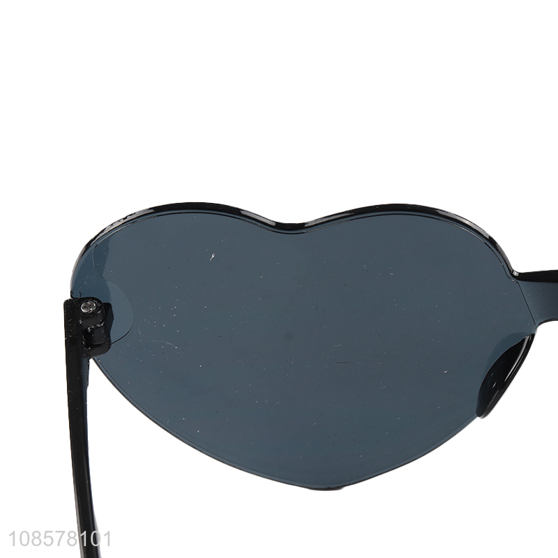 Wholesale fashion heart shaped polarized sunglasses for ladies