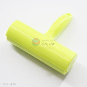 Green lint roller/dust remover