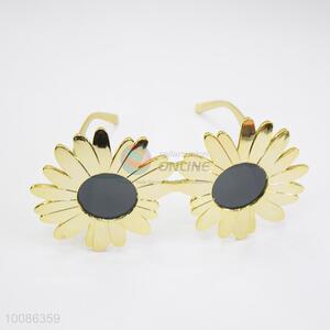 Gold flower shaped plastic glasses/glasses for party