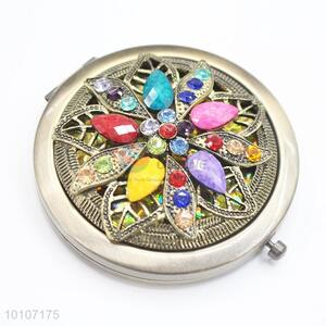 Hollow Out Flower Pattern with Rhinestone Pocket Cosmetic Mirror