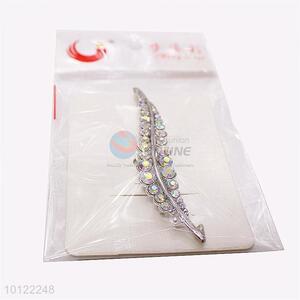 Popular Leaf Shaped Rhinestone Brooch for Garment Decoration