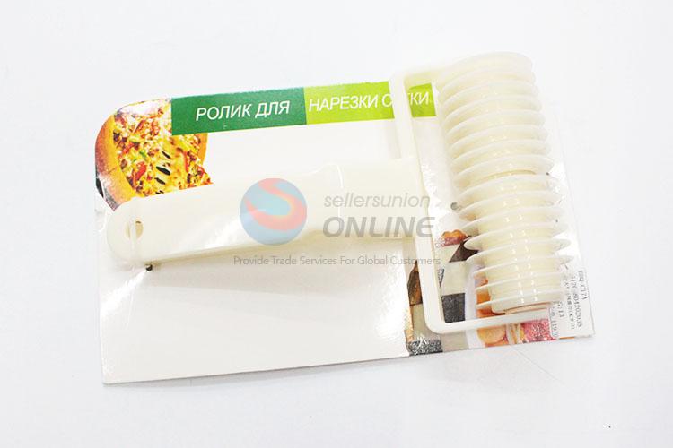 Kitchen Tools Plastic Roller Knife