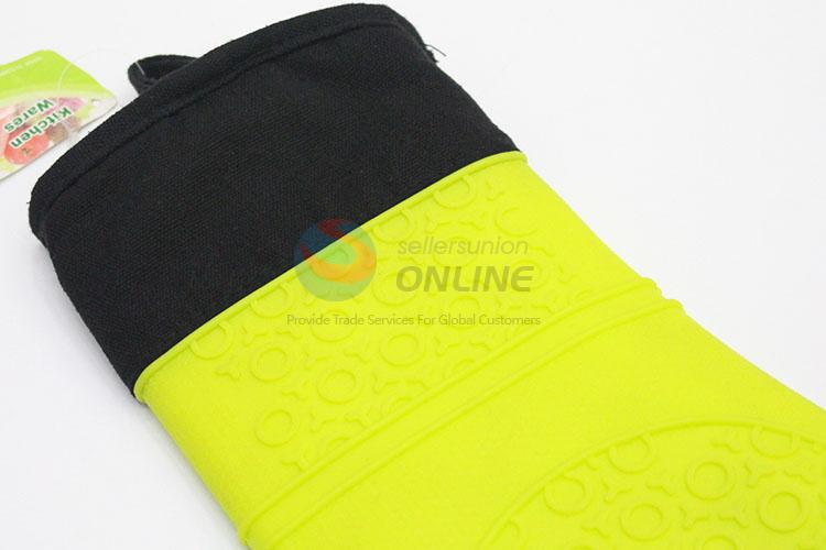 Wholesale low price best yellow&black microwave oven mitt