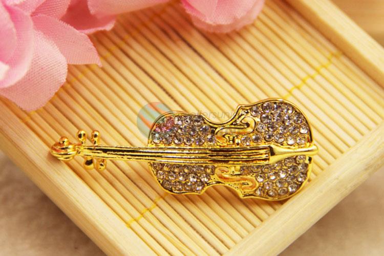 High Quality Crystal Breastpin Brooch in Guitar Shape