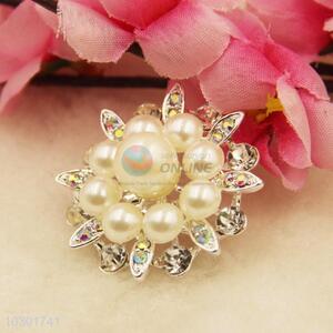 Popular Flower Shaped Alloy Brooch with Pearls for Sale