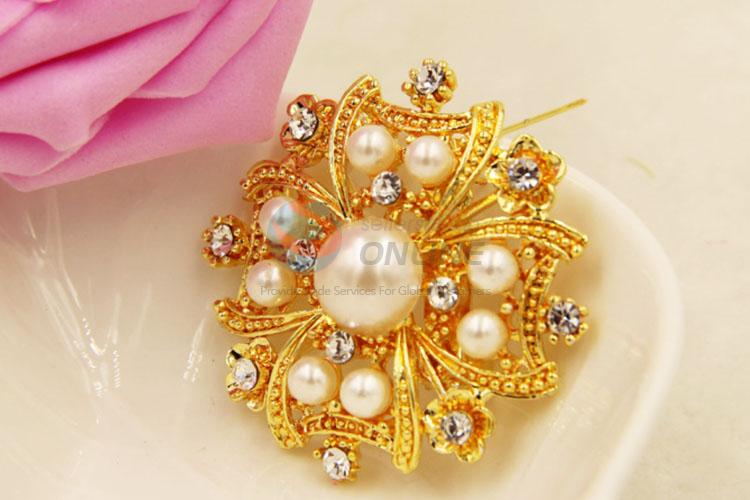 Fashion Style Crystal Breastpin Brooch in Guitar Shape