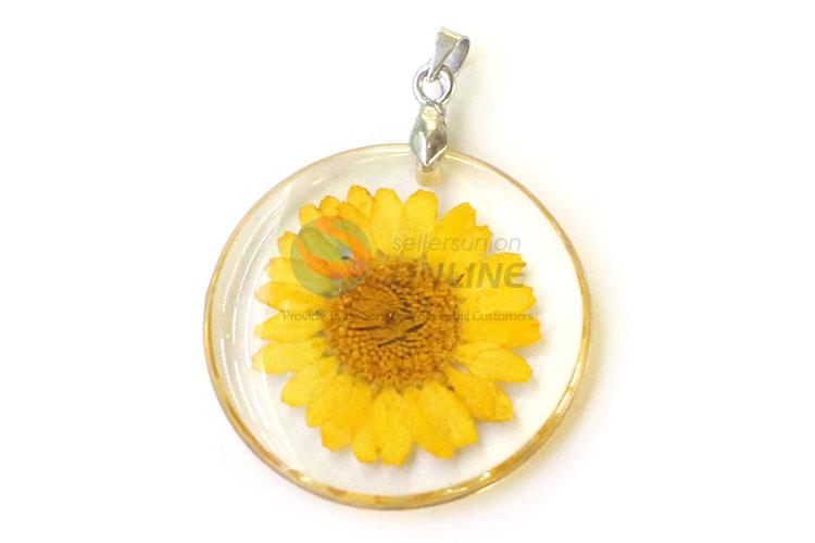 New Design Round Real Flower Pendant With Gold Chain