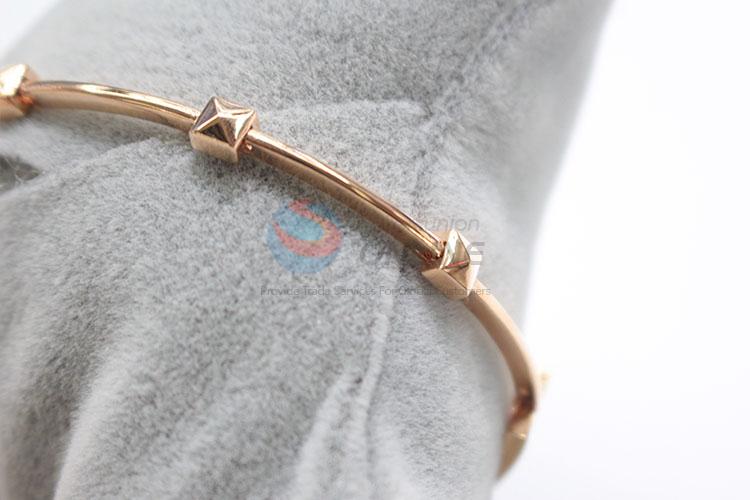 Newest design low price zircon bangle