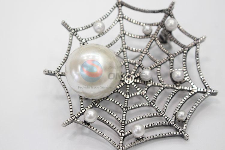 Comfortable spider's web brooch