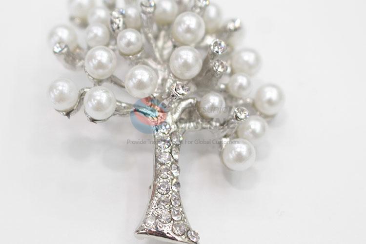 Latest arrival tree brooch