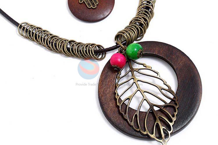 China OEM vintage alloy pendant wooden necklaces