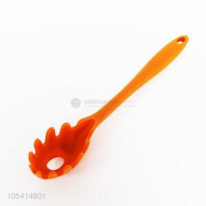 Wholesale family use silicone slotted noodle spoon