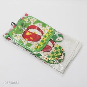 Delicate Design Microwave Oven Gloves and Pot Pad Heat Proof Protected
