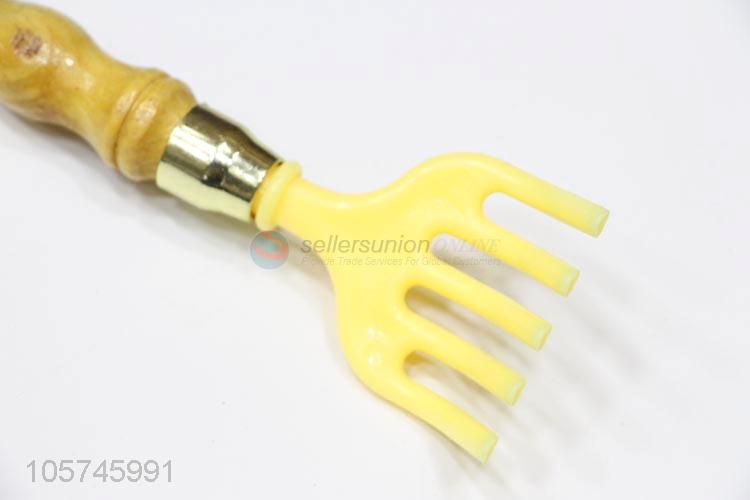 Made in China eco-friendly wooden hand back scratcher