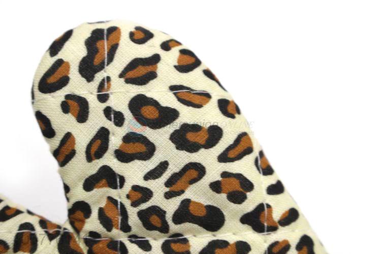 Low price microwave oven insulated leopard hand gloves for kitchen