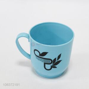 Wholesale fashion popular plastic water cup with handle