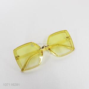 Wholesale fashion latest plastic clear yellow square women sunglasses