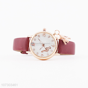 Delicate Design Round Dial Wristwatch With Fashion Accessories