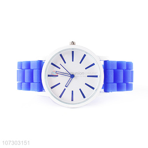 Latest Soft Silicone Watchband Fashion Men Wristwatch