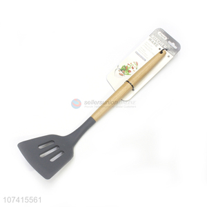 Factory Promotional Wooden Handle Silicone Leakage Shovel