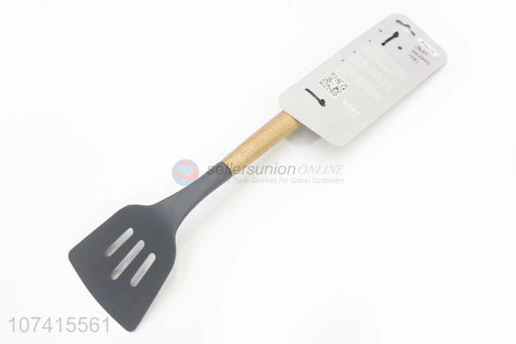 Factory Promotional Wooden Handle Silicone Leakage Shovel