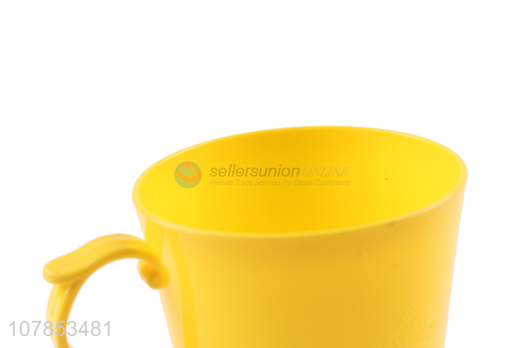 Yiwu wholesale yellow plastic gargle cup household drinking cup