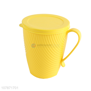 Factory direct sale solid colour plastic drinking cup with lid