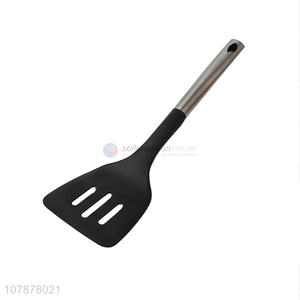 Hot selling long handle three-hole shovel household food grade kitchenware