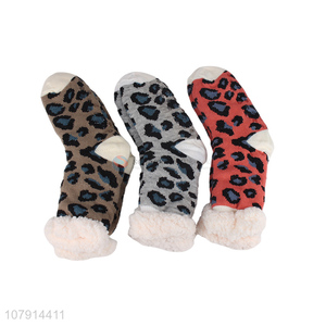 Hot selling fashionable women leopard floor socks ladies room sherpa socks