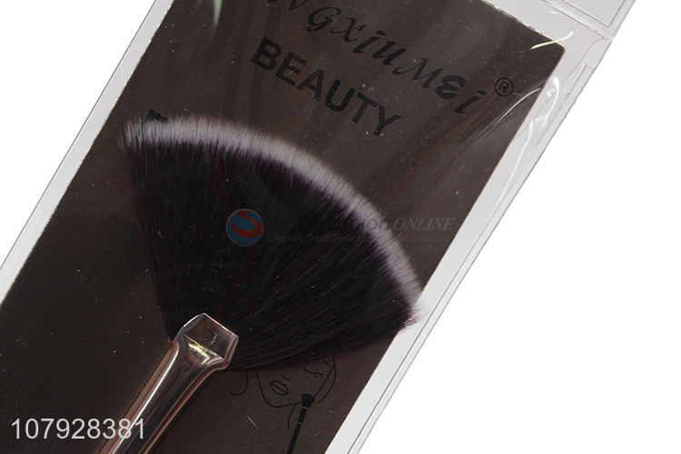 Low price wholesale champagne fan brush face makeup tools for women