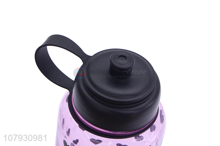 China factory fashionable heart pattern plastic water bottle women drinking bottles