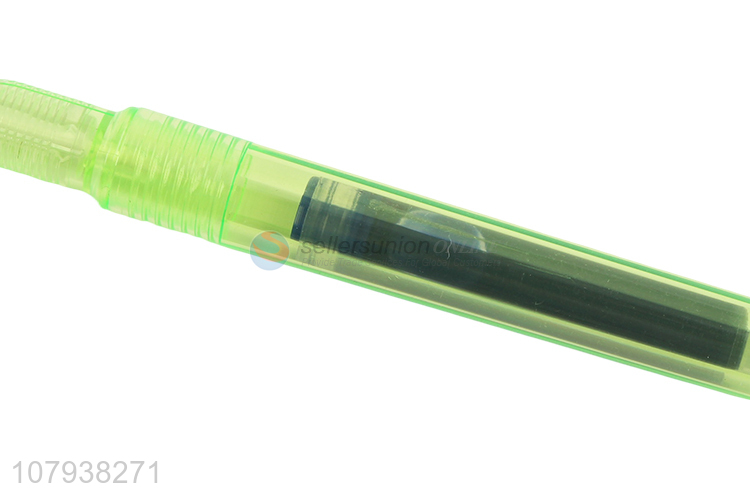 Yiwu Wholesale Green Plastic Fountain Pen Office Ballpoint Pen