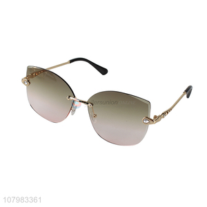 Popular Leisure Holiday Sunglasses Cheap Eyewear For Adults